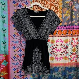 ROZ & ALI Cotton Blend Boho Black and Gray Patterned Blouse With Tie Size Small